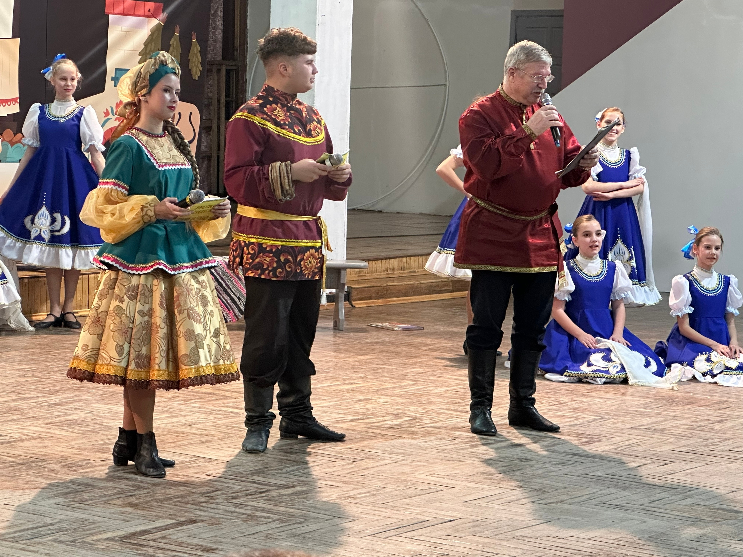  Концертно-игровая программа «Русские посиделки»