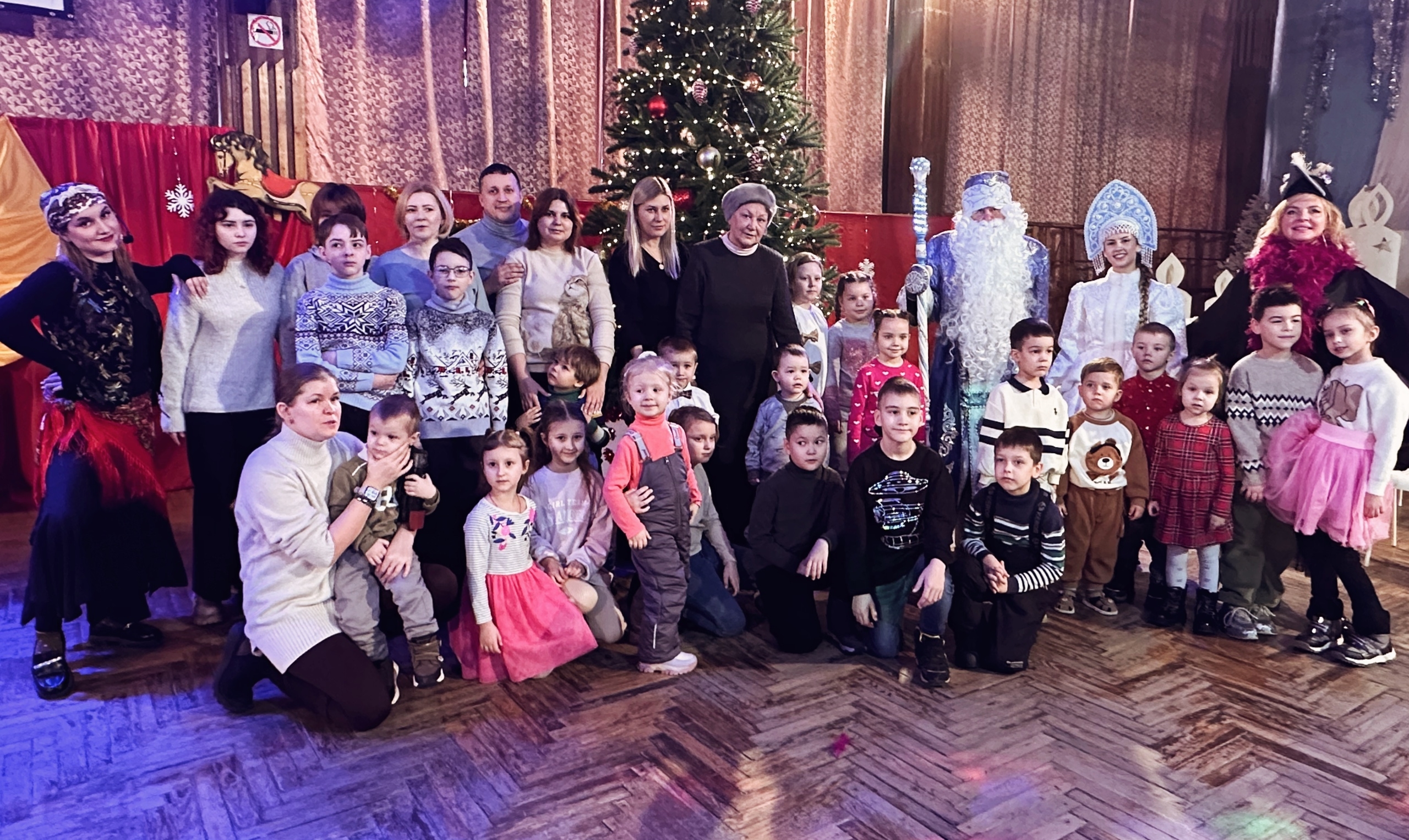 Новогодняя программа  «Давайте верить в чудеса»